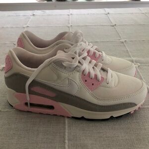 Nike Womens Air Max 90 NEW